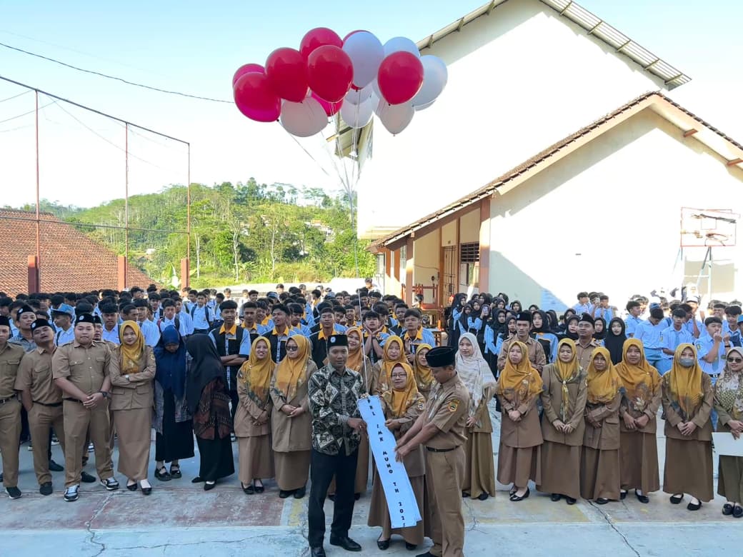 Siap Terjun ke Dunia Kerja! SMK Muhammadiyah Sumowono Lepas Siswa PKL Konsentrasi Keahlian DPB & TSM